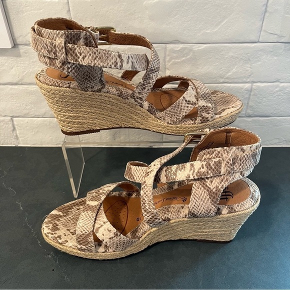 SOFFT Women's 8.5 Inez Wedge Espadrille Sandals cream snakeprint - Picture 4 of 11